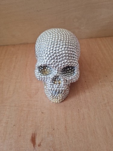 Chrome studded skull - chrome,