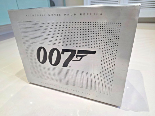 James bond golden - james,