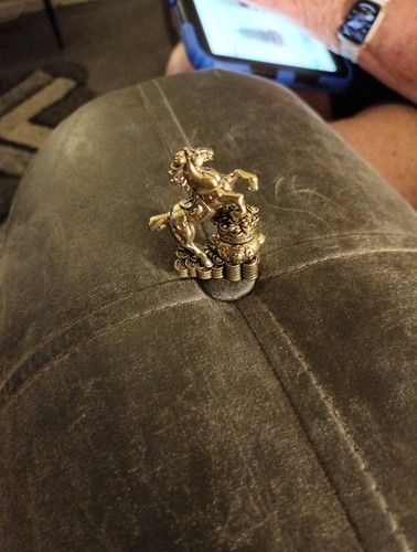 Horse crown minature - on,