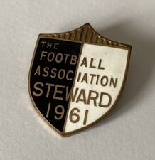 1961 FA CUP FINAL STEWARD FOOTBALL ASSOCIATION BADGE SPURS V LEICESTER CITY FC 1