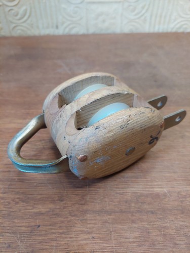 Small wooden pulley - small,