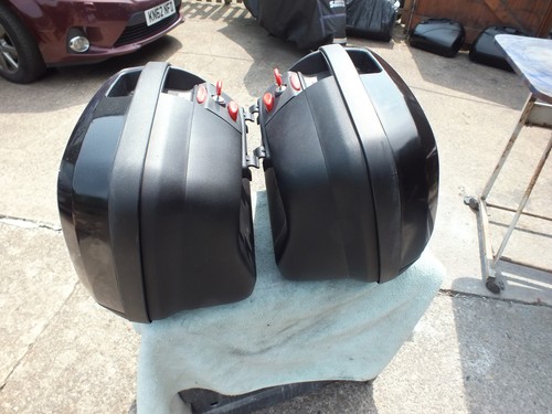 Pair givi v35 panniers in - of,