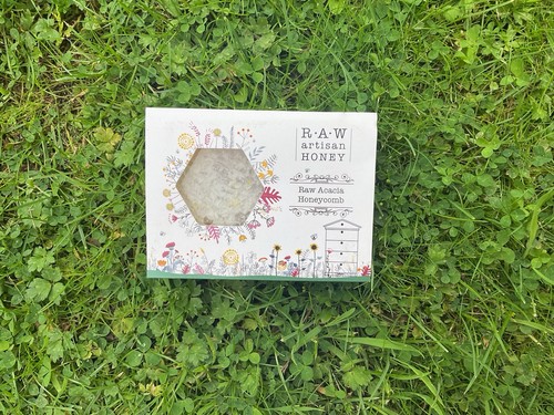 Raw acacia honeycomb - acacia, cut