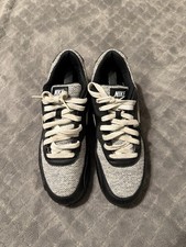 Nike Air Max 90 Essential In