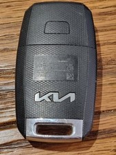 USED KIA 3 BUTTON REMOTE CAR KEY FOB IN WORKING ORDER. (t1589)
