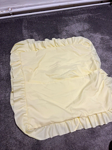 Yellow cream ruffled - yellow/,