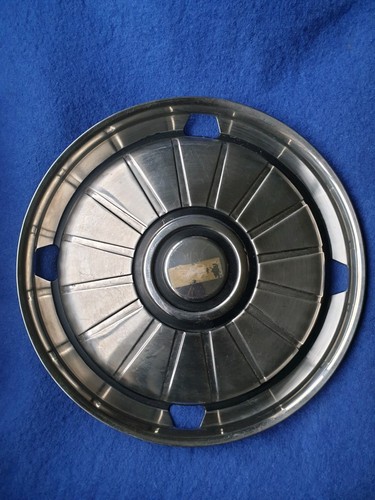 Rover p6b 3500 wheel trim - rover,