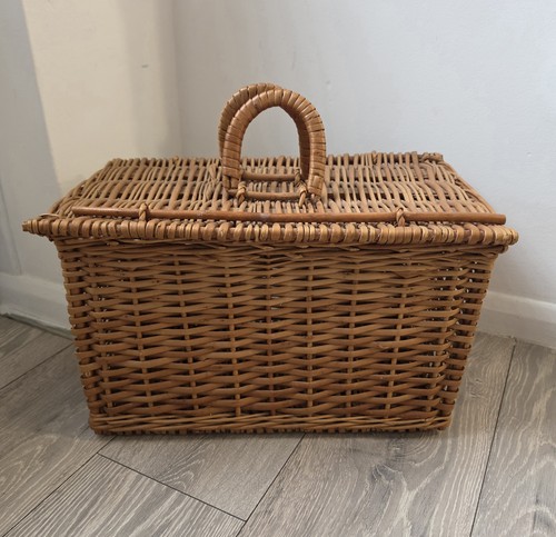 Vintage wicker picnic - picnic, basket