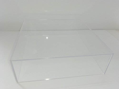 Small acrylic display case - small,