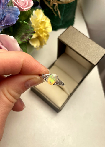 Gorgeous solid 9ct gold - solid,