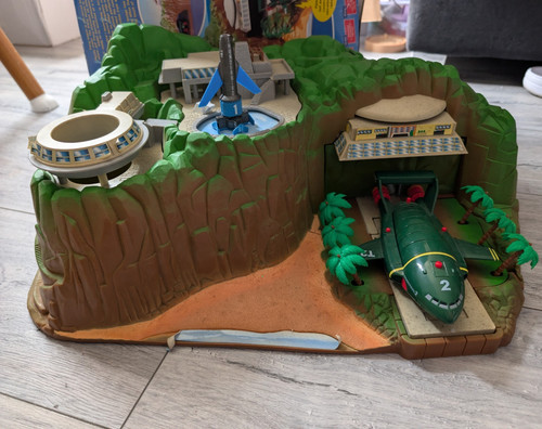 Thunderbirds tracy island - tracy,