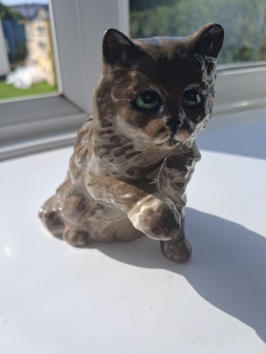 Royal doulton cat - doulton, paw