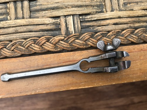 Vintage unbranded hand vise - vintage,