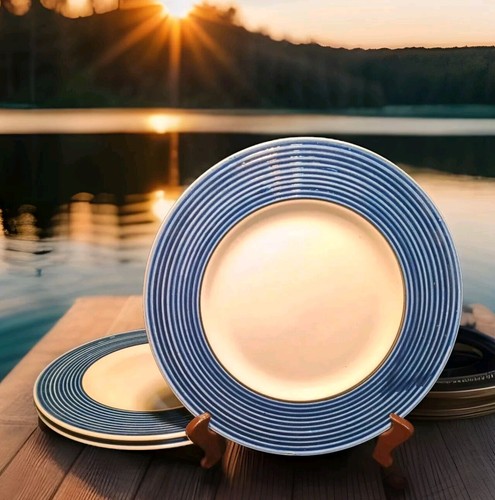 Set gibson dinner plates - of, 3