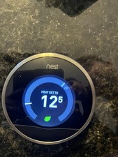 Nest thermostat Gen 2.8. Heating with stand and back plate for wall mounting