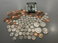 A COLLECTION OF 122 MIXED AMERICAN COINS AND PAPER ONE DOLLER NOTE PAPERWEIGHT