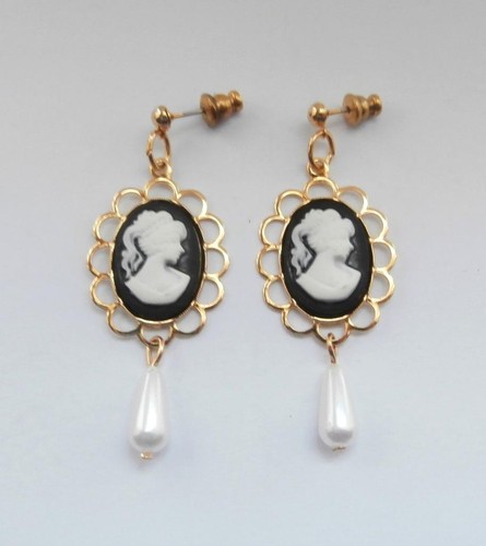 Regency style gold tone - bn,