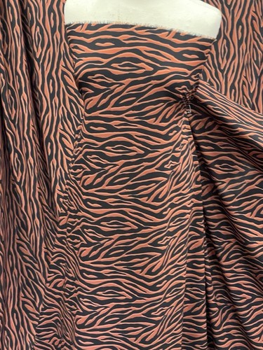 Black rusty zebra print - black,