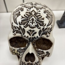 Elegant Damask Engraved Human