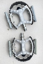 Bear Trap BMX Bicycle Pedals 9/16 Pair Reflectors Spin Well OG 1980s