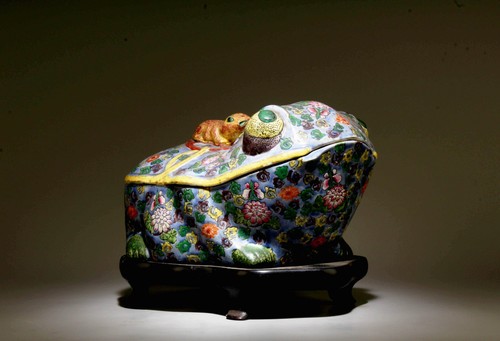 Chinese porcelain frog - porcelain,