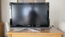 Toshiba 39" Led Hd TV on Stand Will Fit On Wall Bracket