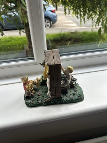 Winnie the pooh bookends - winnie,