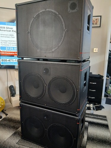 Two bass guitar - , speaker