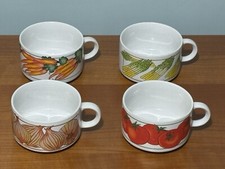 Vintage Set of 4 Ceramic Retro