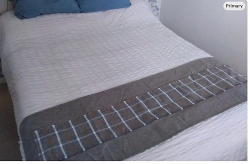 Table bed chest runner - table/bed/chest,