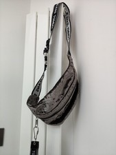 Grey Velvet-textured Tommy