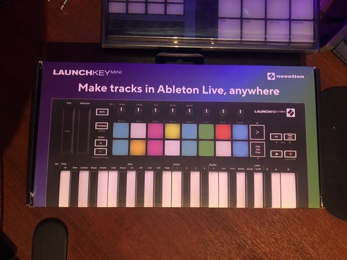 Novation launchkey mini mk3 - mini, 25