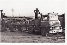B/W PHOTO: ALCAN INDUSTRIES LEYLAND ARTIC DROPSIDE TRAILER - 604 BWO