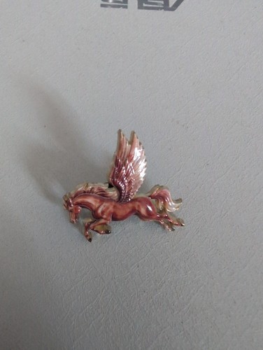 Brown winged horse pin - brown,