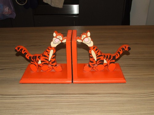 Winnie the pooh tigger - winnie, wooden