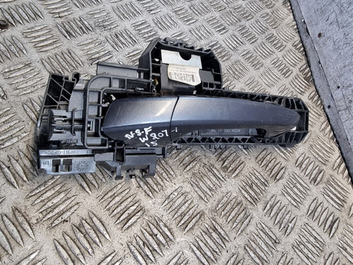 Mercedes e220 door handle - mercedes,