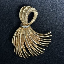 Ciro Brooch Vintage Goldtone Tied Wheat Bundle Modernist Style Signed