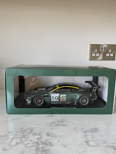 Autoart aston martin - 1:18,