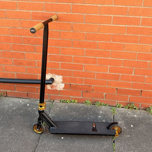 Black stunt scooter - , 16+