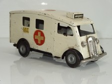 TRIANG MINIC 75M AMBULANCE