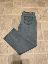 Levi Strauss & Co 525 Straight