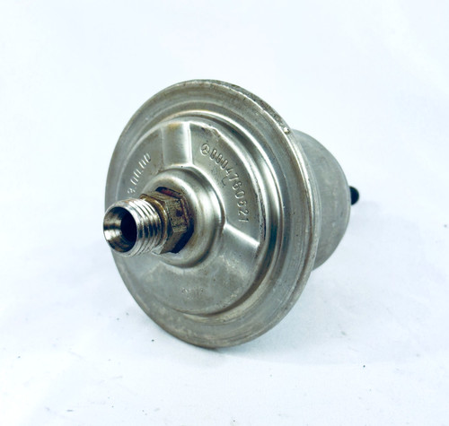 Mercedes fuel accumulator