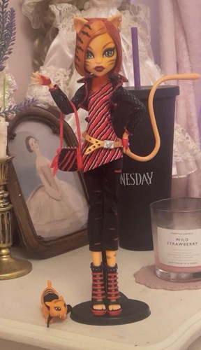 Monster high toralei doll - monster,