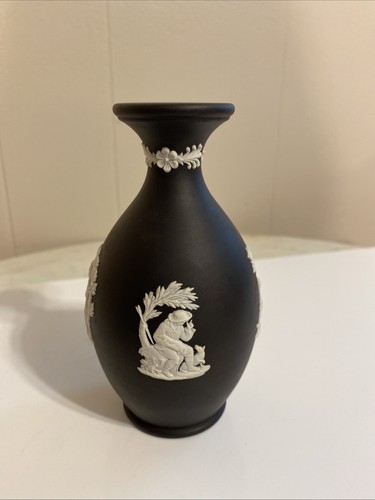 Vtg wedgewood vase black - wedgewood,