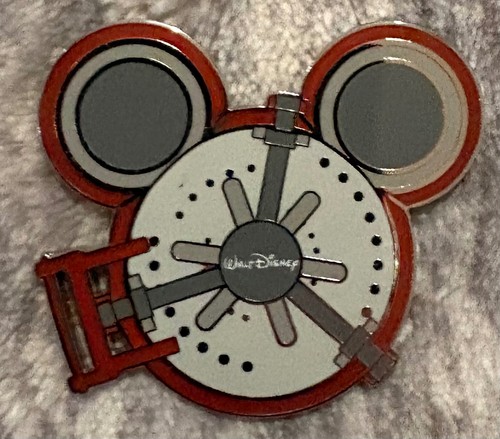Disney pins dsf vault - pins,