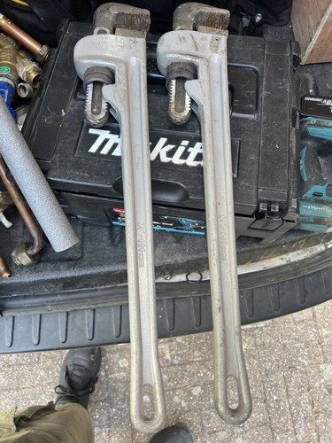 Stilts on wrench - on,