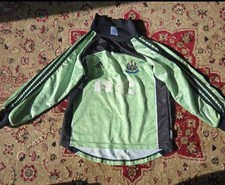 2000/01 Newcastle United goal keeper strip.