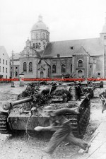 F027355 German StuG III assault guns assemble with grenadier Panzerfaust Aachen