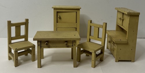 Schoenhut 1928 dollhouse - 1928,