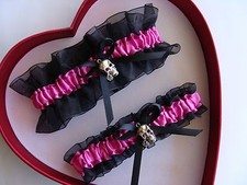 NEW  Bride Wedding Garter Fuschia Black Prom GetTheGoodStuff Skull w Rose